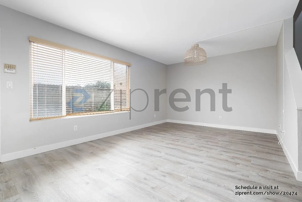 3 bed, 2.5 bath, 1218 sqft, $5,145 — Photo 3