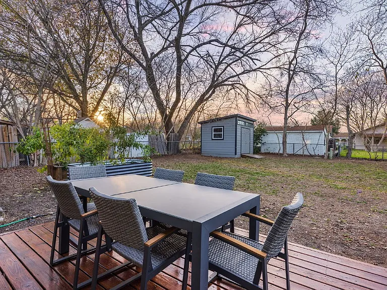 6904 Cherry Meadow Dr — Photo 24