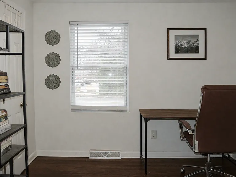 926 Clanton Rd — Photo 16