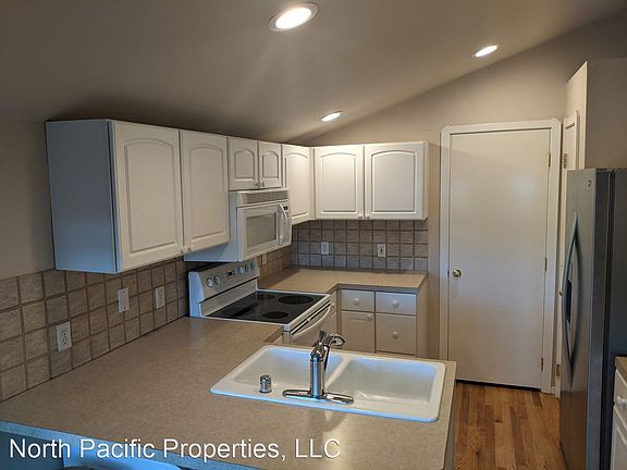 5th image of 13825 62nd Ave NE