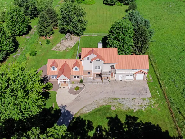 7692 N Emery Rd, Rolling Prairie, IN 46371