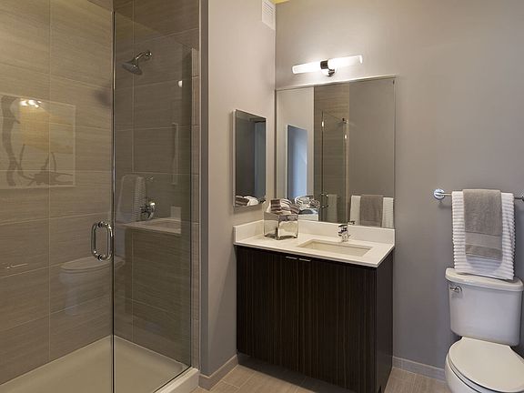 5th image of 221 N Garland Ct #1903