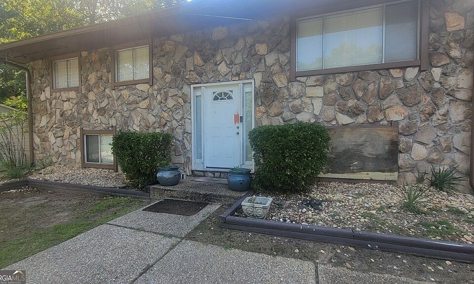 1st image of 1395 Willow Dr