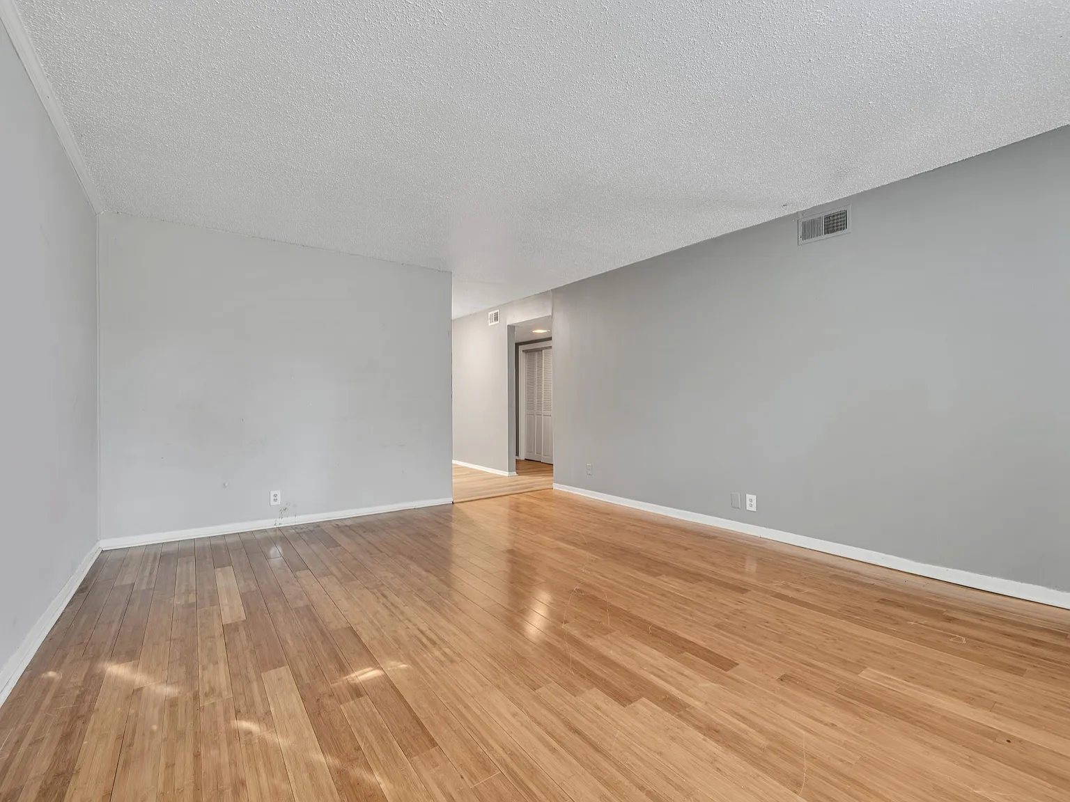 2 bed, 1.0 bath, 875 sqft, $1,500 — Photo 4