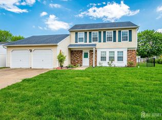 40 Azalea Dr, Edison, NJ 08820