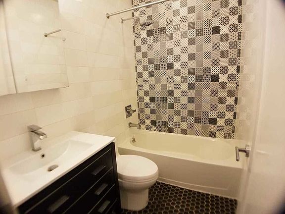 5th image of 156 Woodruff Ave #1D