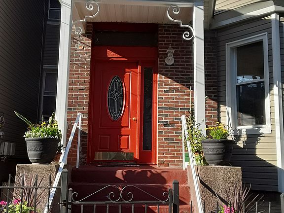 3rd image of 26 Gold St