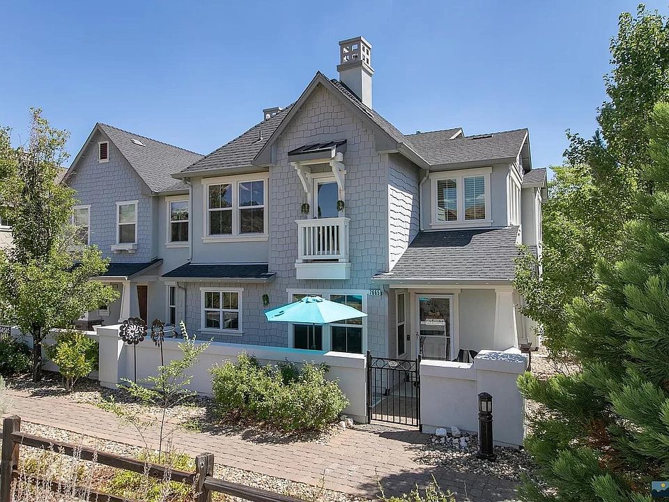 Front entrance of unit, across from town center restaurants and shops.