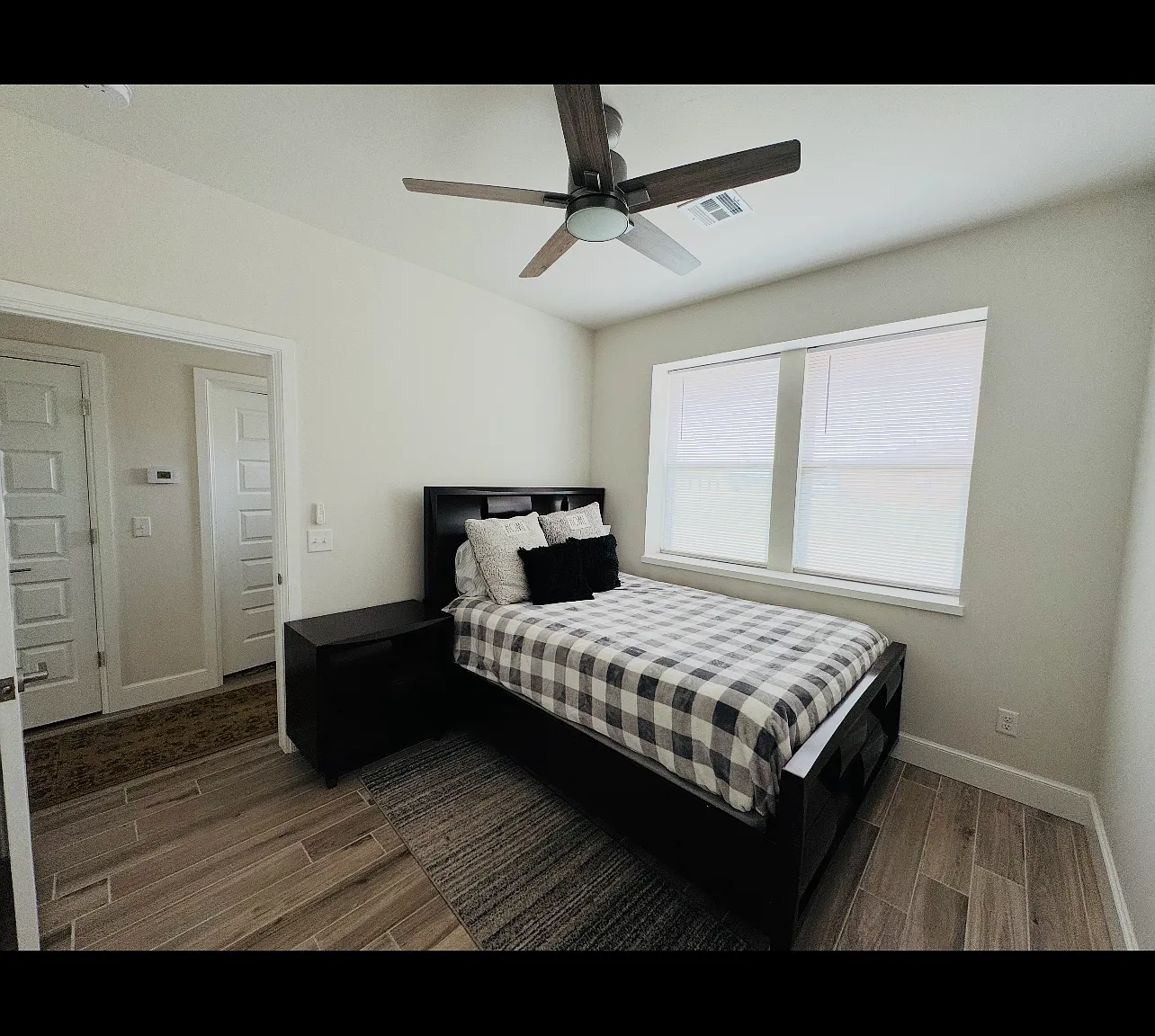 3 bed, 1326 sqft, $1,800 — Photo 3