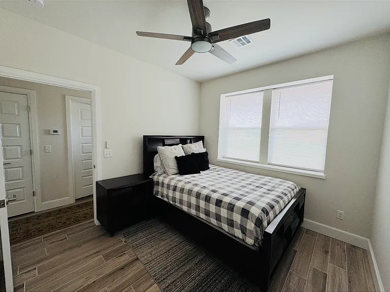 2721 N Walnut Ave — Photo 2