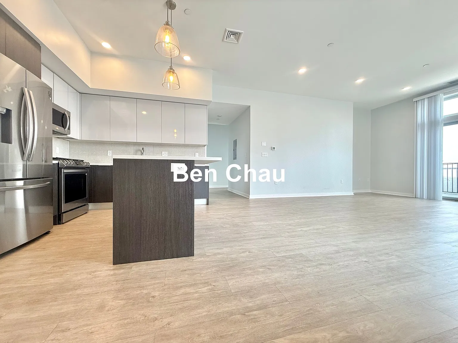 2 bed, 1072 sqft, $4,300 — Photo 3