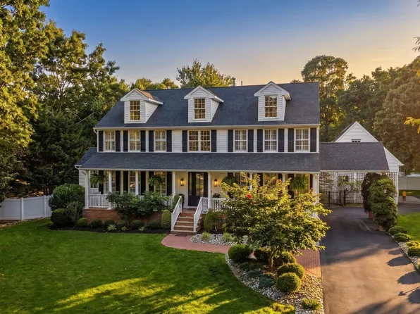 229 Mystic Dr, Egg Harbor Township, NJ 08234