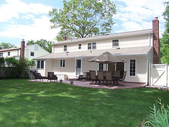2nd image of 35 Cornelia Ln