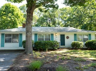 28 Crooked Pond Rd, Hyannis, MA 02601