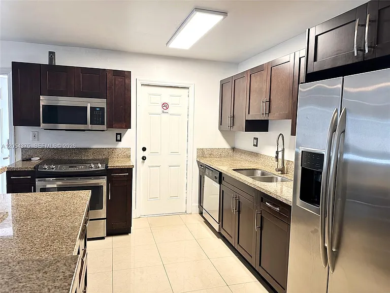 1548 SW 5th Pl #1 — Photo 8