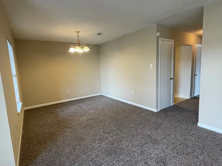 1548 Delplaza Dr #D — Photo 9