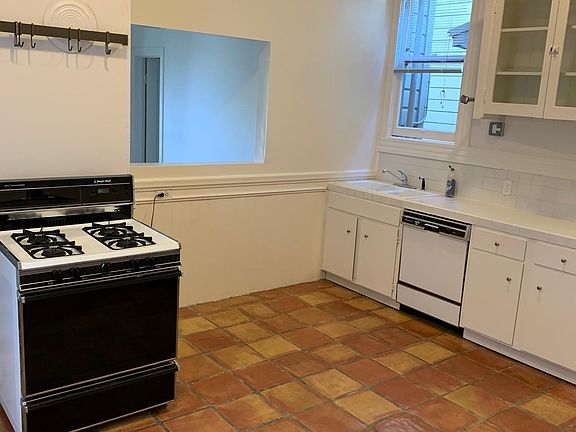 4th image of 51 Sanchez St #A