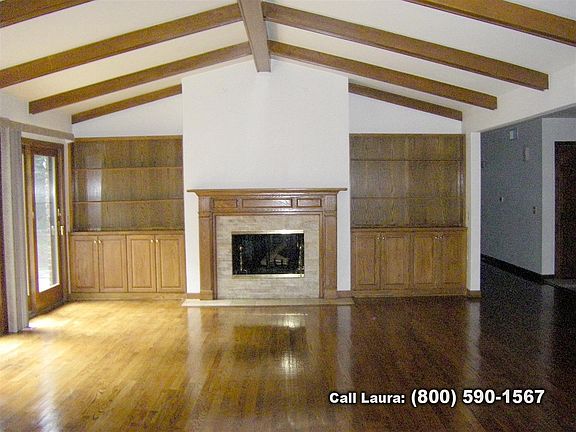 Living Room (pic 1)