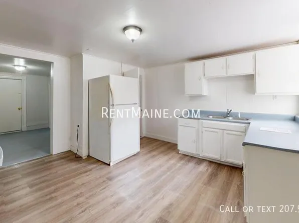 97 Center St APT 2, Bangor, ME 04401