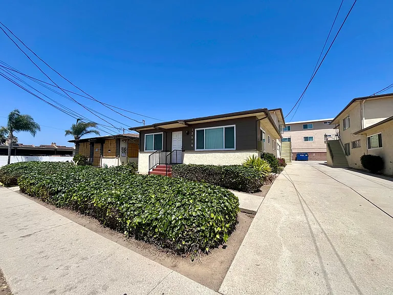 12516 Truro Ave — Photo 2