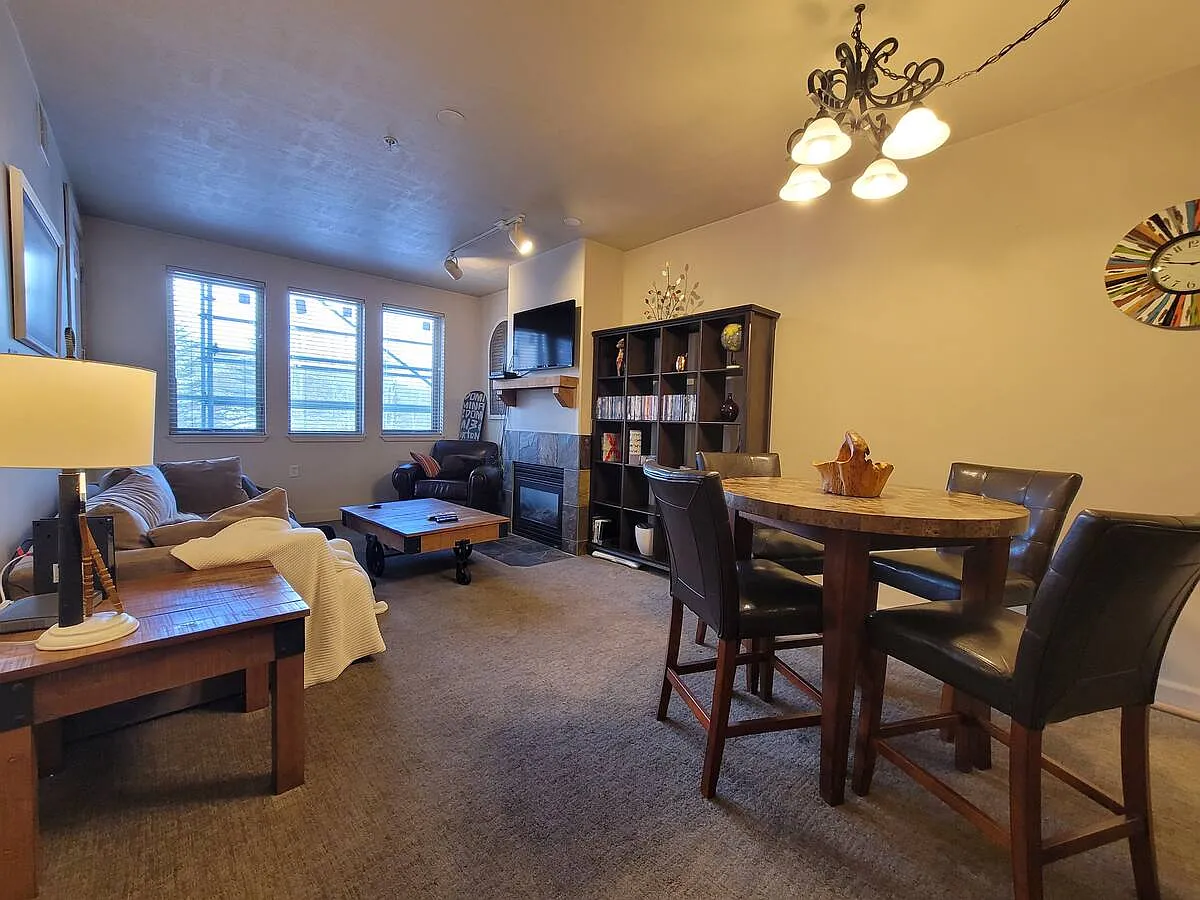 1 bed, 715 sqft, $2,000 — Photo 4