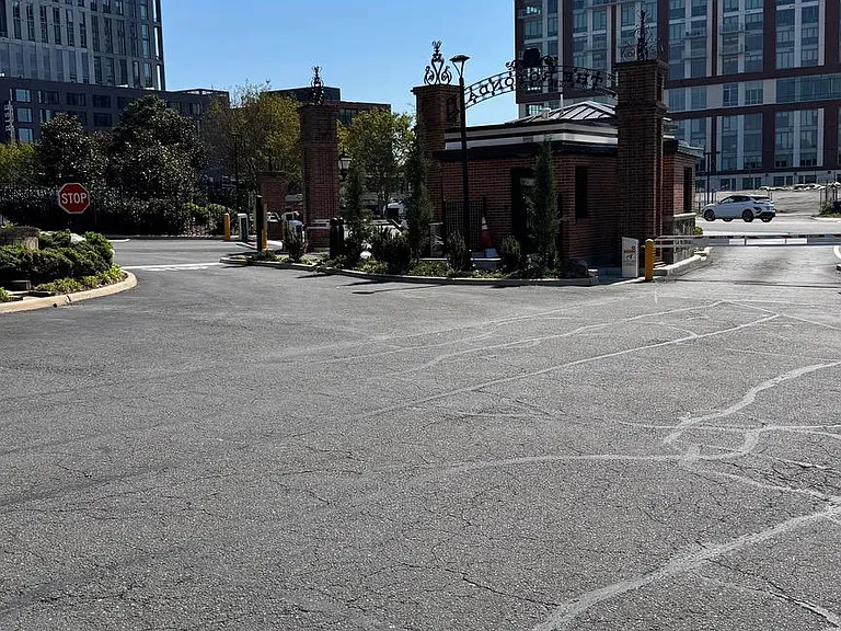 8330 Greensboro Dr #6/0003 — Photo 2