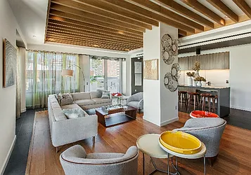 Rented by The Marketing Directors (Arias)