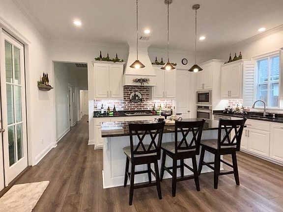 4th image of 193 Royal Oak Blvd
