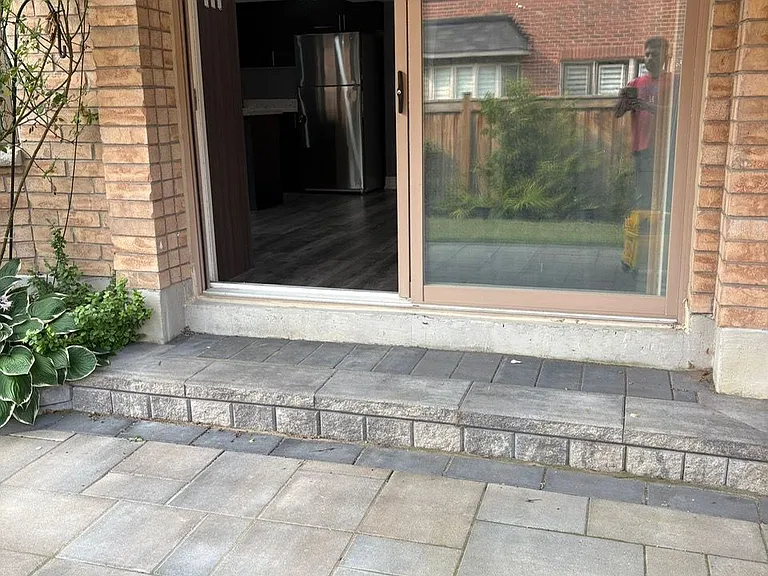 699 Somerville Dr — Photo 1