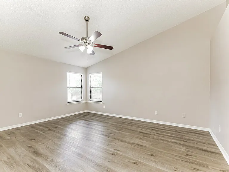 7749 Pikes Peak Dr — Photo 10