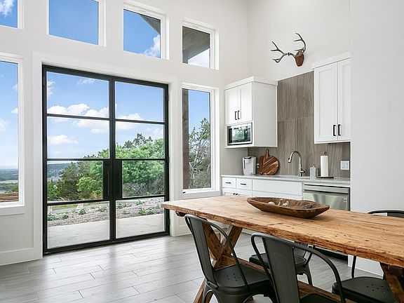 4th image of 10 Bohnert Ln