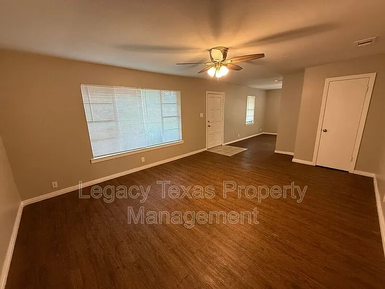 101 Pine St — Photo 5