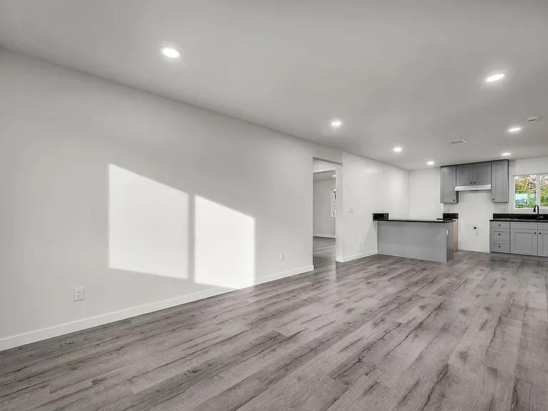 5846 Denver Ave — Photo 13