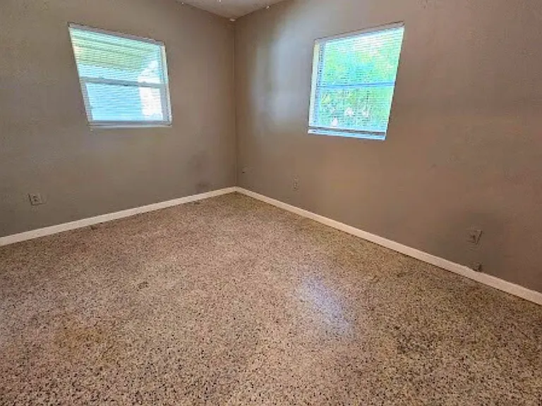 1216 E Myrtle St — Photo 17
