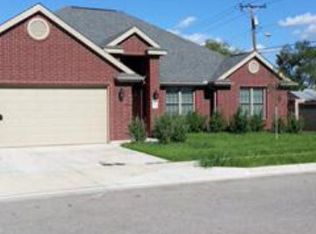 2 Rio Seco Dr, Uvalde, TX 78801