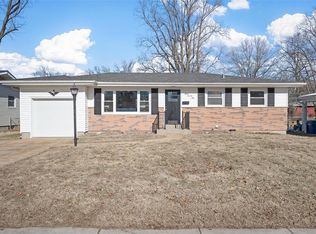 1275 Lindsay Ln, Florissant, MO 63031