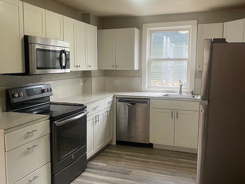 Lovely kitchen with stainless appliances, dishwasher and microwave,