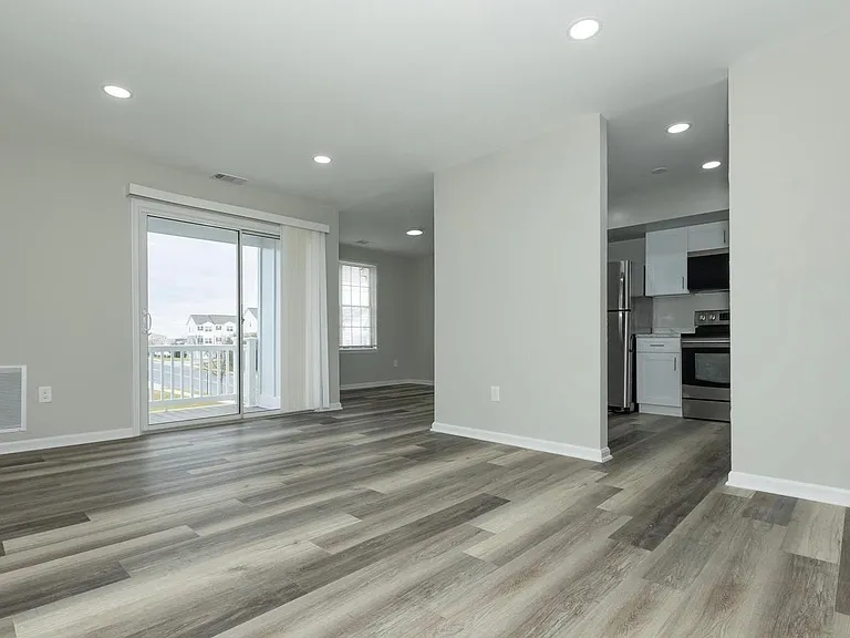 1403 Key Pkwy — Photo 1