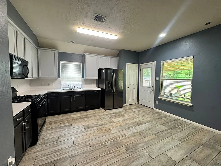 4019 Strawberry Ct — Photo 3