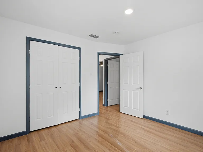 620 E Sears St — Photo 16