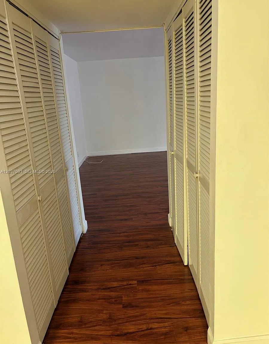 Le Chateau Condo — Photo 4