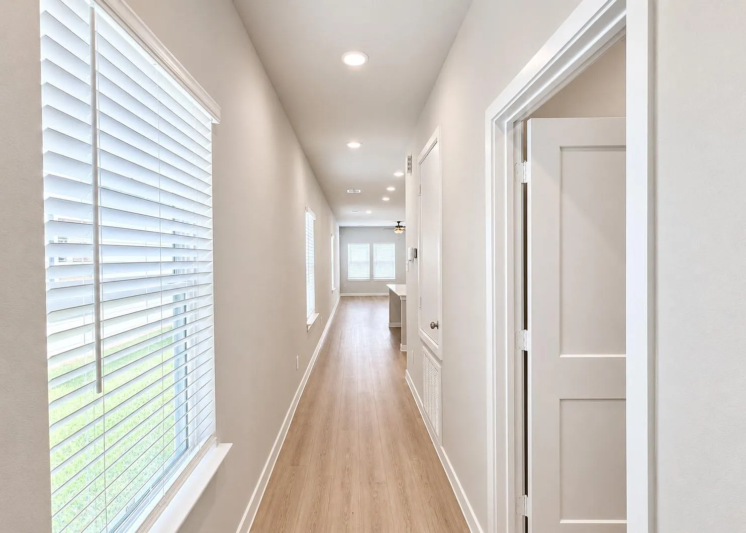 3 bed, 2.0 bath, 1388 sqft, $2,195 — Photo 2