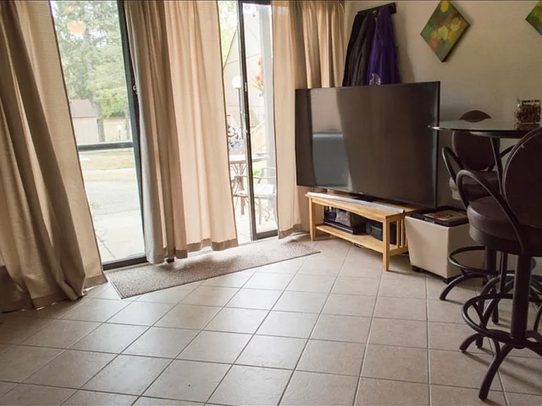 24 Jamaica Colony #3 — Photo 28