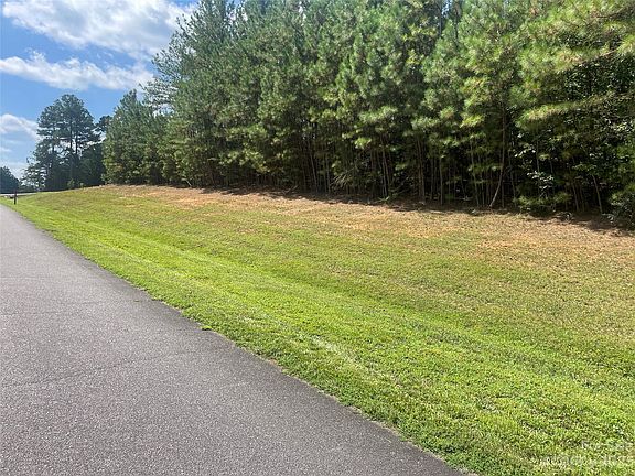 4th image of 104 Lake Front Dr
