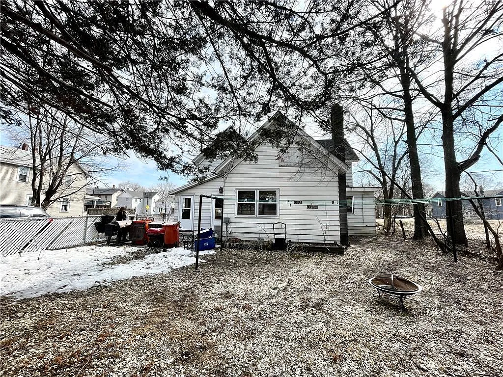 4 bed, 2.0 bath, 1845 sqft, $395 — Photo 3