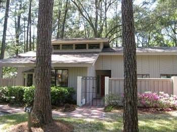 1st image of 21 Hollyberry Ln