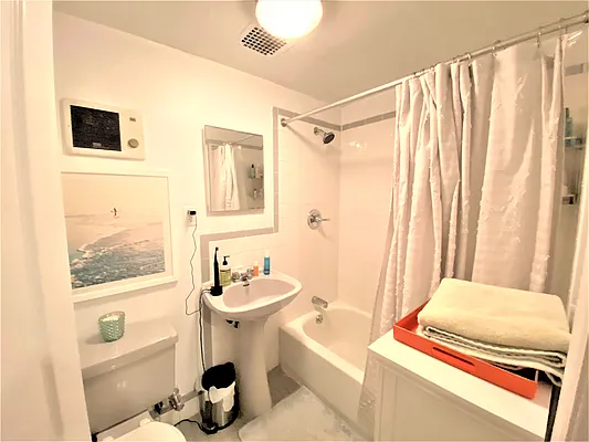 Rented by Douglas Elliman | media 14