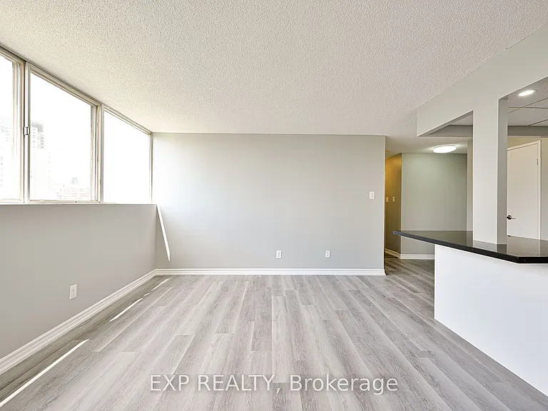 3695 Kaneff Cres #1404 — Photo 14
