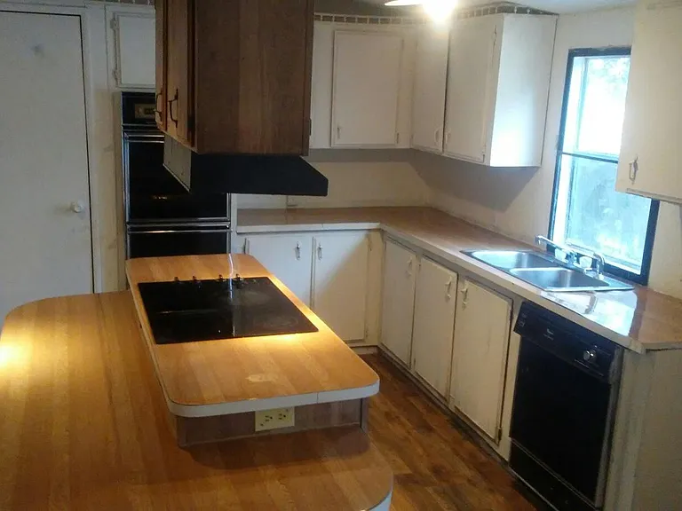 5933 Capitol Dr — Photo 4
