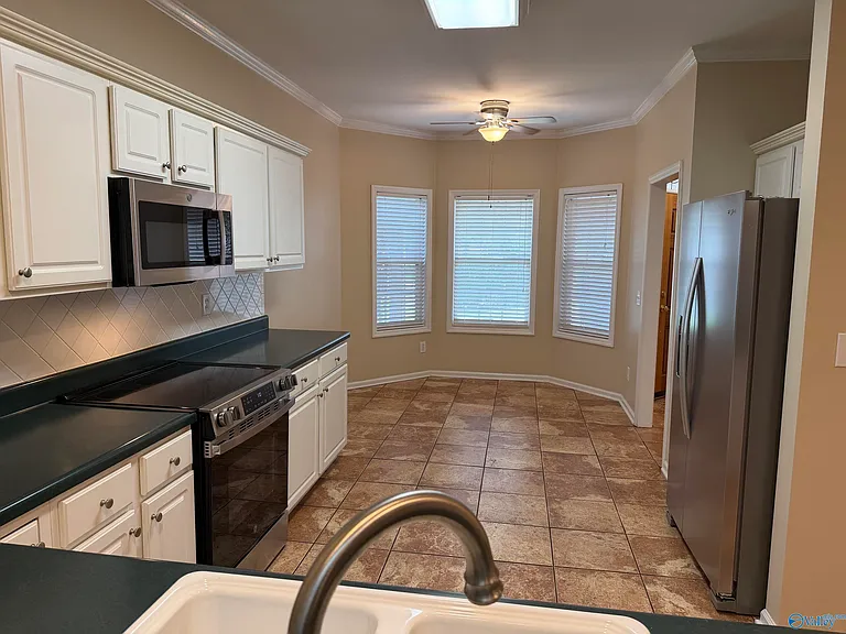 139 Canterbury Dr — Photo 7